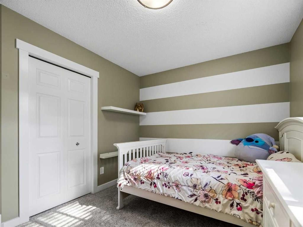 13704 Deer Run Boulevard Se, Calgary, AB - Indoor Photo Showing Bedroom
