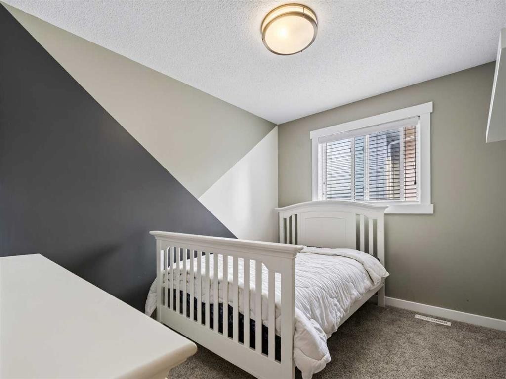 13704 Deer Run Boulevard Se, Calgary, AB - Indoor Photo Showing Bedroom
