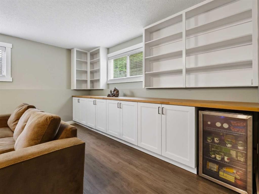 13704 Deer Run Boulevard Se, Calgary, AB - Indoor Photo Showing Other Room