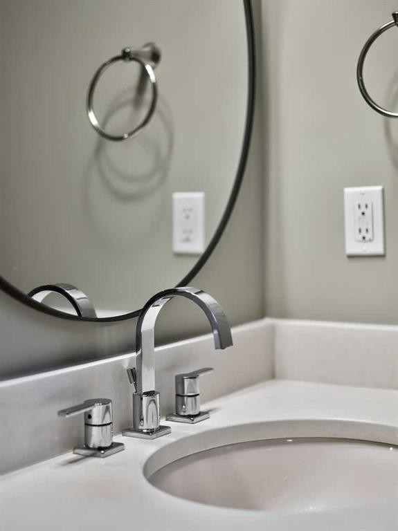 13704 Deer Run Boulevard Se, Calgary, AB - Indoor Photo Showing Bathroom