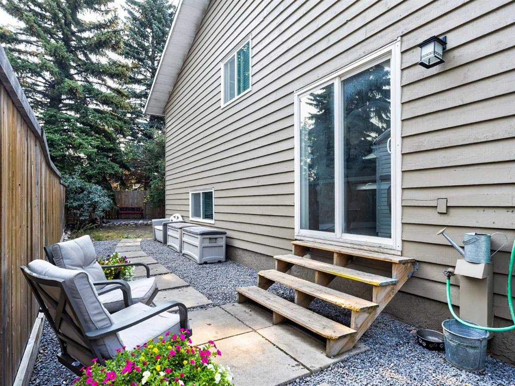 13704 Deer Run Boulevard Se, Calgary, AB - Outdoor With Exterior