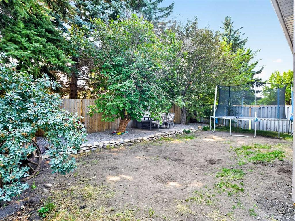 13704 Deer Run Boulevard Se, Calgary, AB - Outdoor