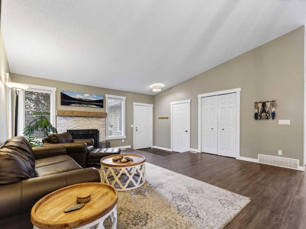 13704 Deer Run Boulevard Se, Calgary, AB - Indoor Photo Showing Living Room With Fireplace