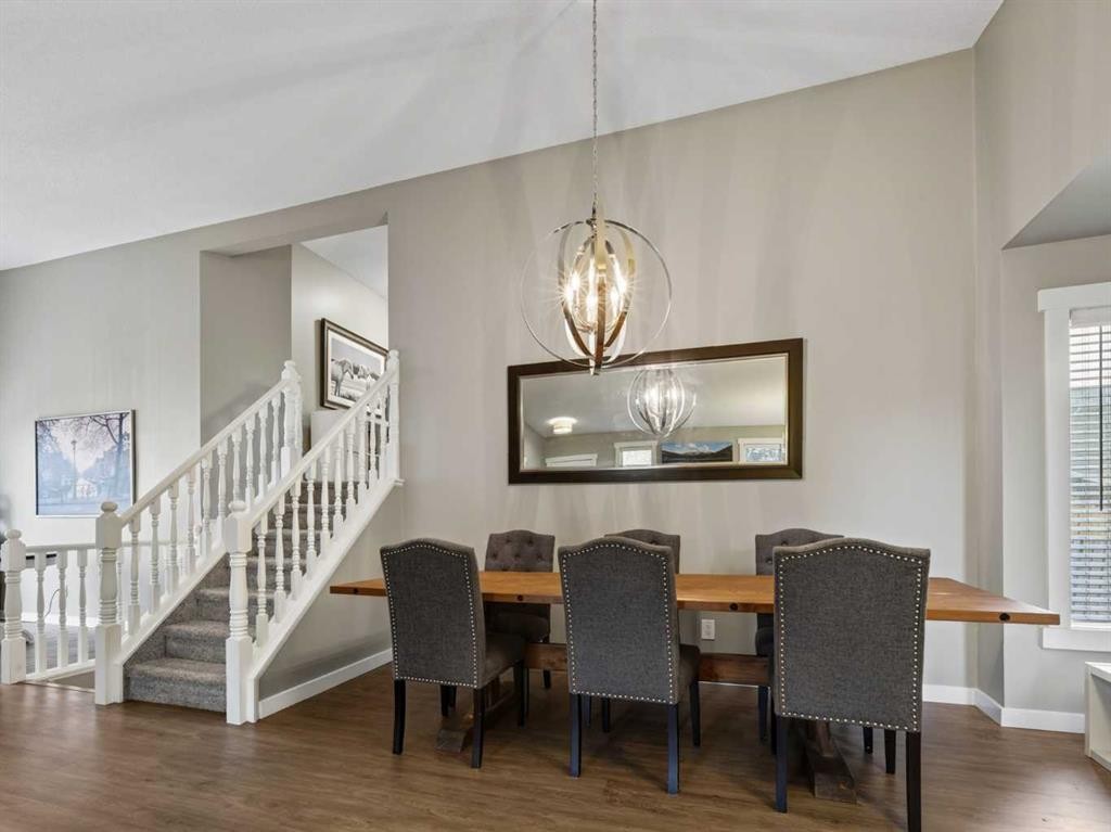 13704 Deer Run Boulevard Se, Calgary, AB - Indoor Photo Showing Dining Room