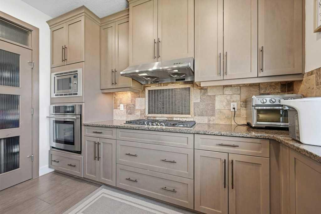 160 Panatella Crescent Nw, Calgary, AB - Indoor Photo Showing Kitchen