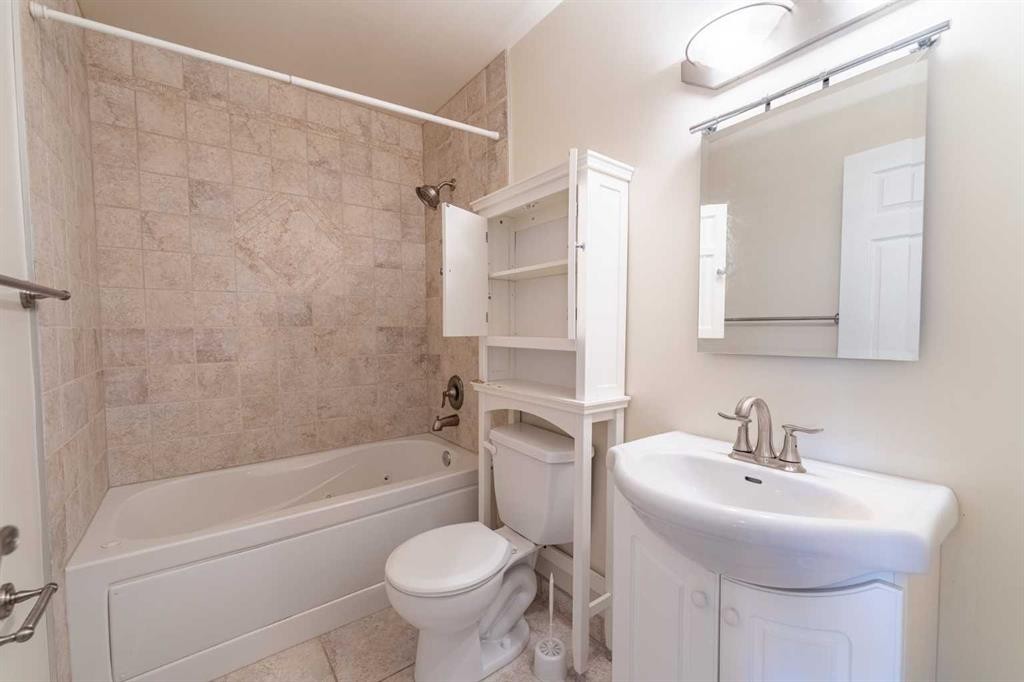 20-6503 Ranchview Drive Nw, Calgary, AB - Indoor Photo Showing Bathroom