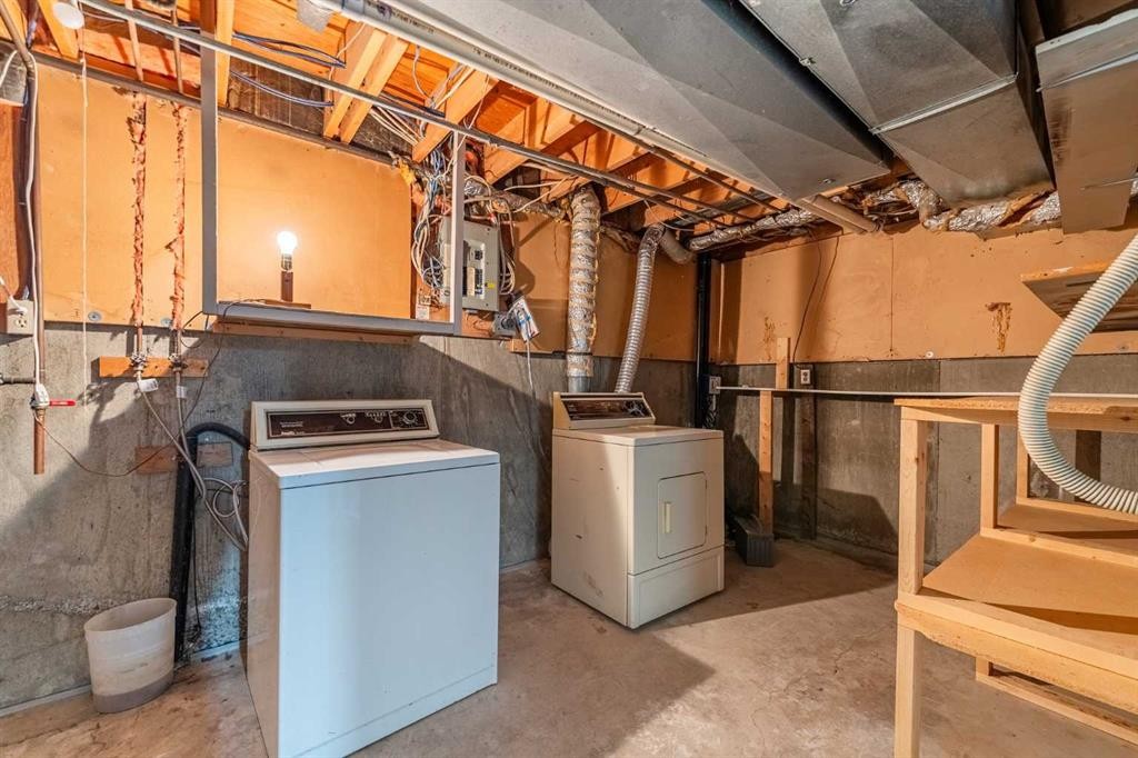 20-6503 Ranchview Drive Nw, Calgary, AB - Indoor Photo Showing Laundry Room