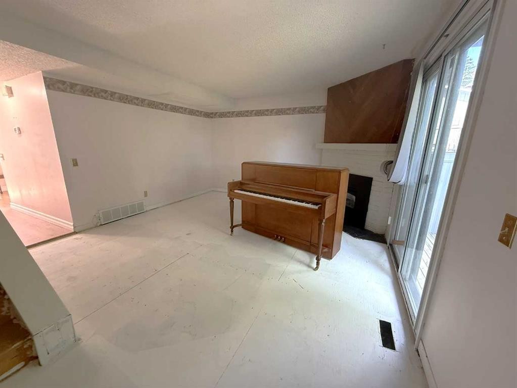 20-6503 Ranchview Drive Nw, Calgary, AB - Indoor Photo Showing Other Room