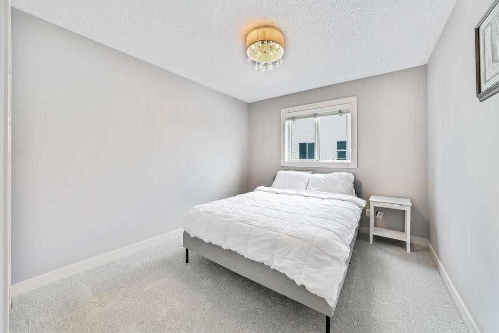 109 Seagreen Link, Chestermere, AB - Indoor Photo Showing Bedroom