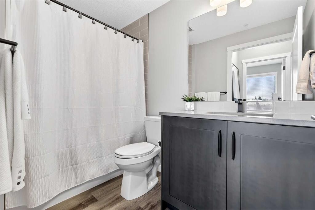 401-150 Shawnee Square Sw, Calgary, AB - Indoor Photo Showing Bathroom