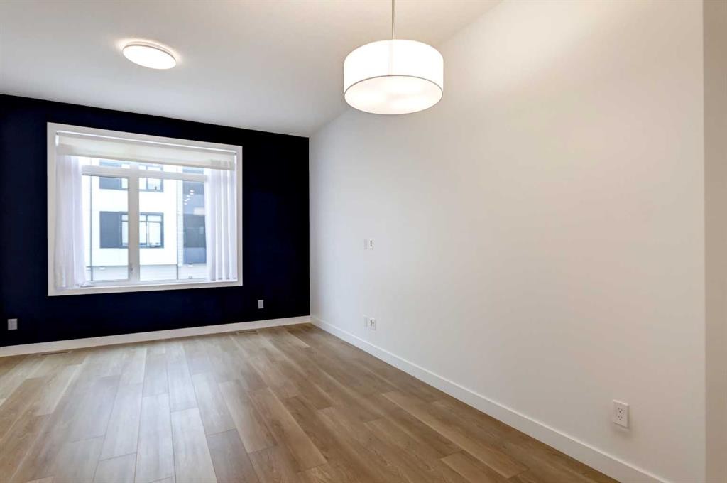 8524 21 Avenue Se, Calgary, AB - Indoor Photo Showing Other Room