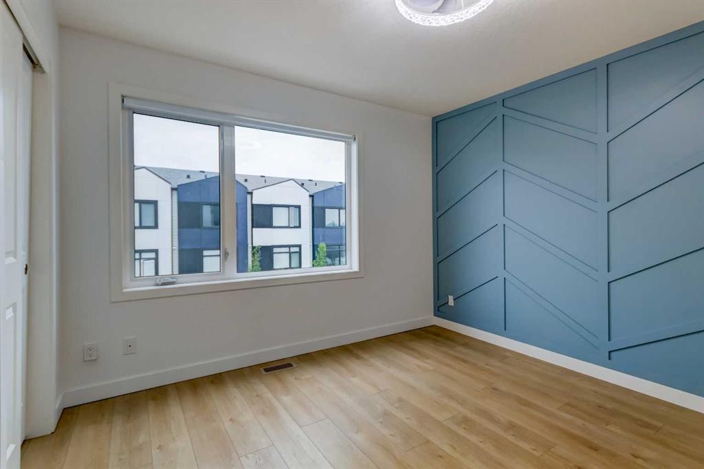 8524 21 Avenue Se, Calgary, AB - Indoor Photo Showing Other Room