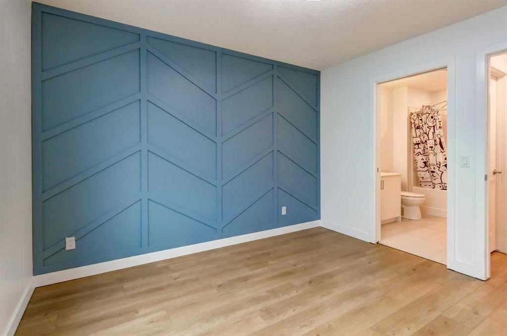 8524 21 Avenue Se, Calgary, AB - Indoor Photo Showing Other Room