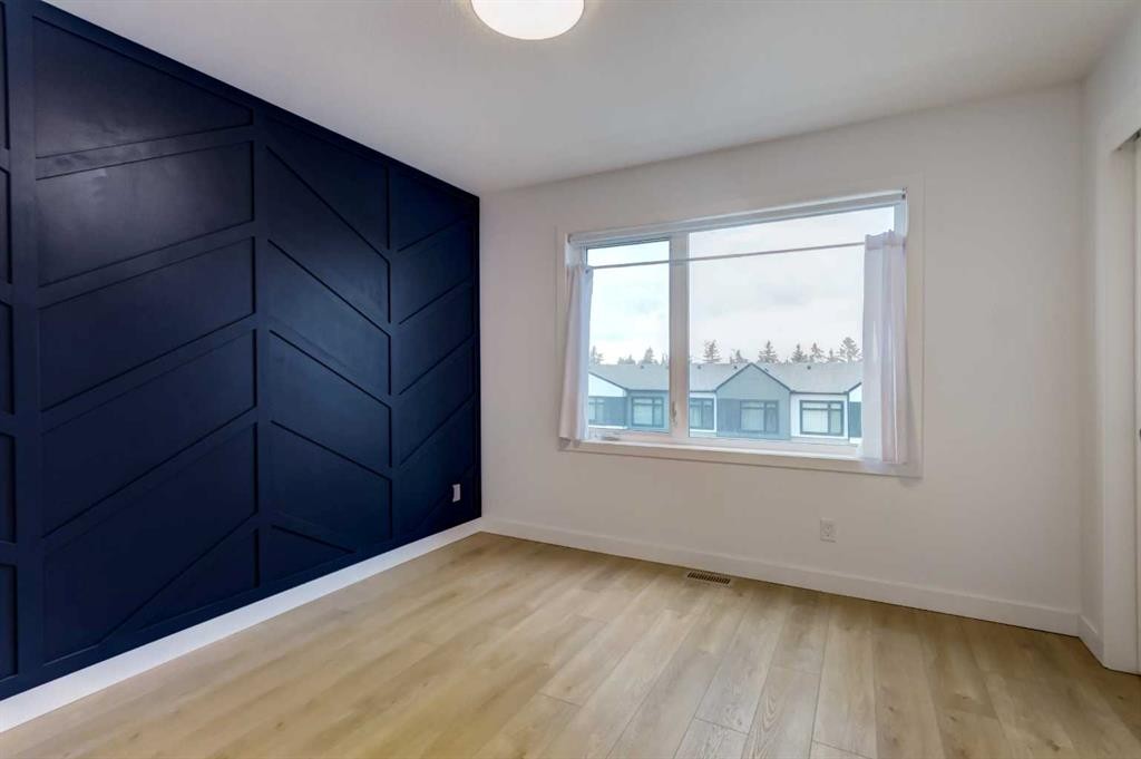 8524 21 Avenue Se, Calgary, AB - Indoor Photo Showing Other Room