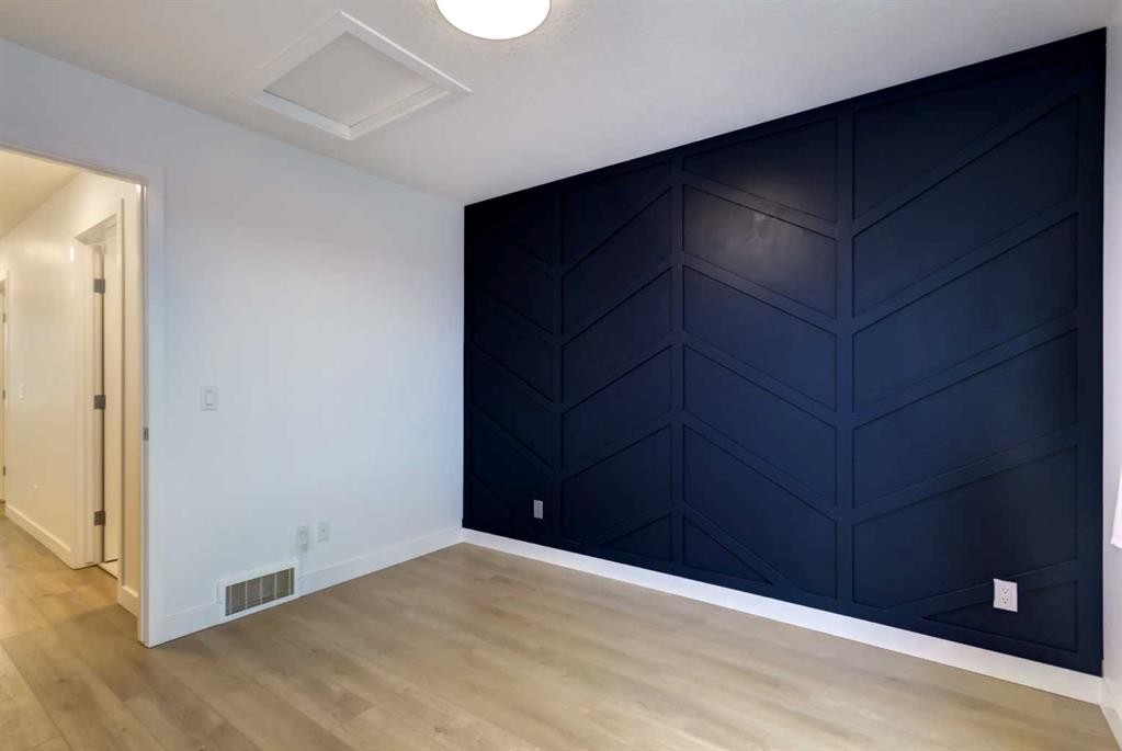 8524 21 Avenue Se, Calgary, AB - Indoor Photo Showing Other Room