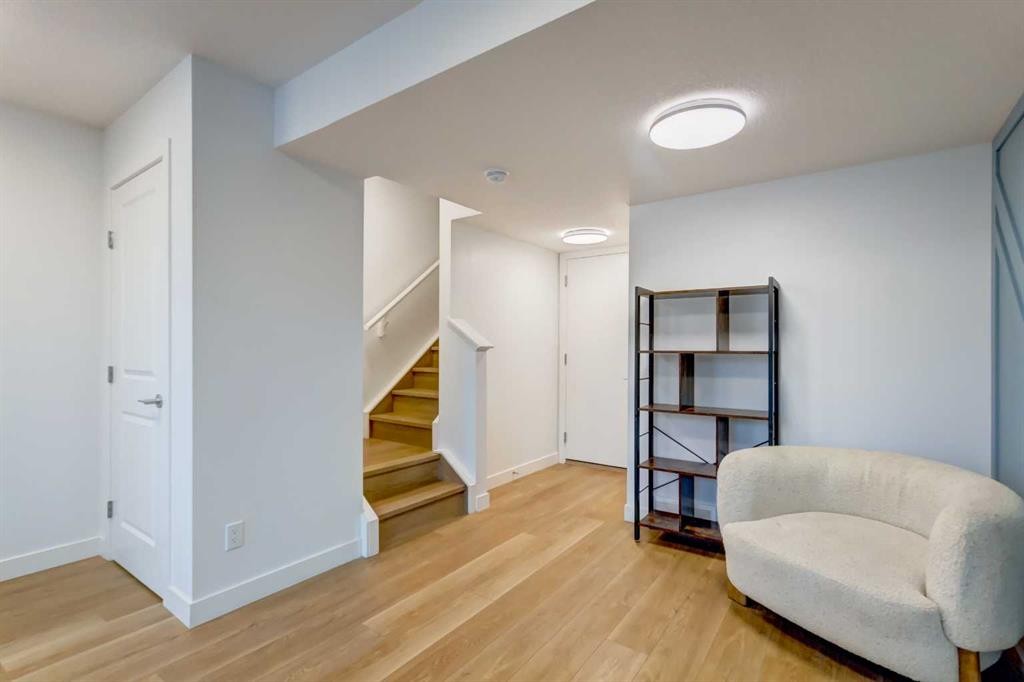 8524 21 Avenue Se, Calgary, AB - Indoor