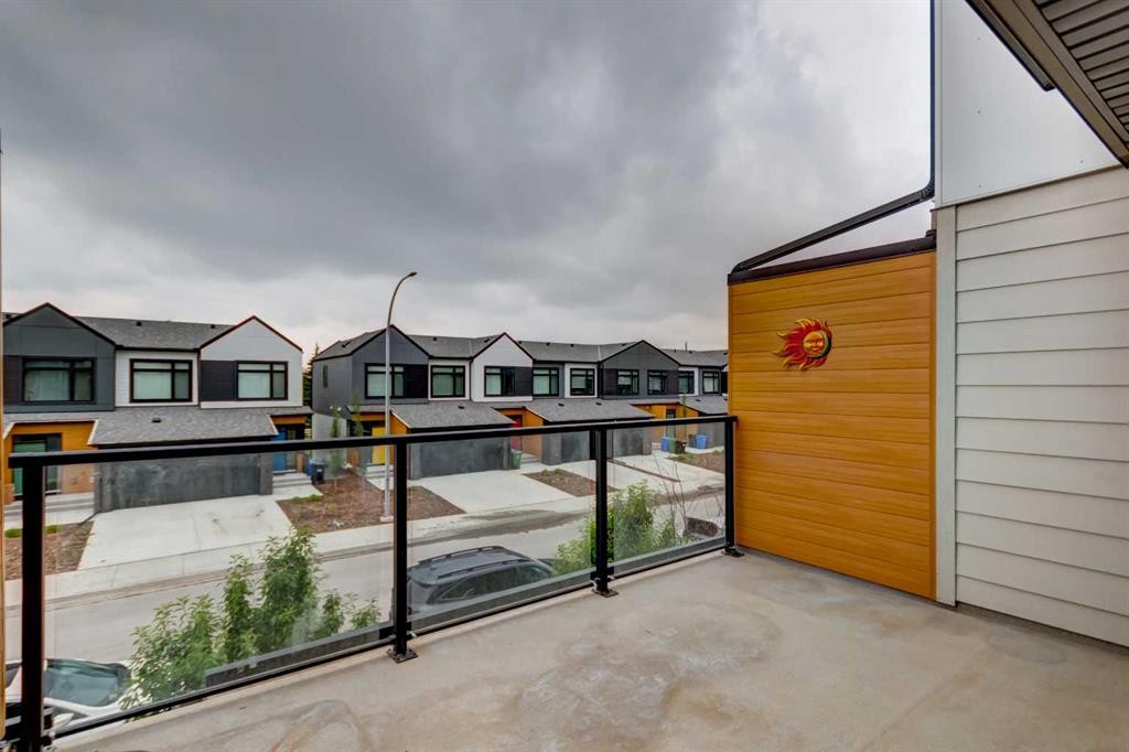 8524 21 Avenue Se, Calgary, AB - Outdoor