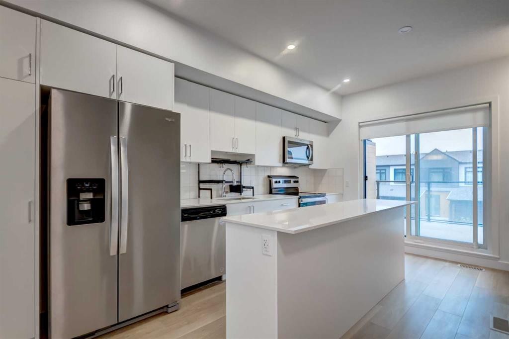 8524 21 Avenue Se, Calgary, AB - Indoor Photo Showing Kitchen With Upgraded Kitchen