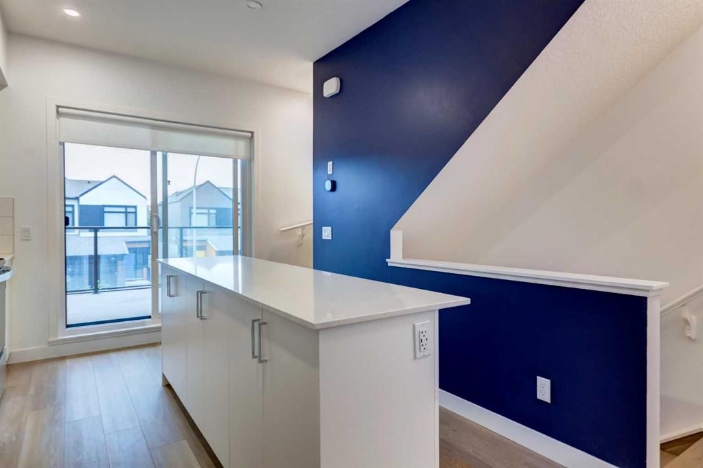 8524 21 Avenue Se, Calgary, AB - Indoor
