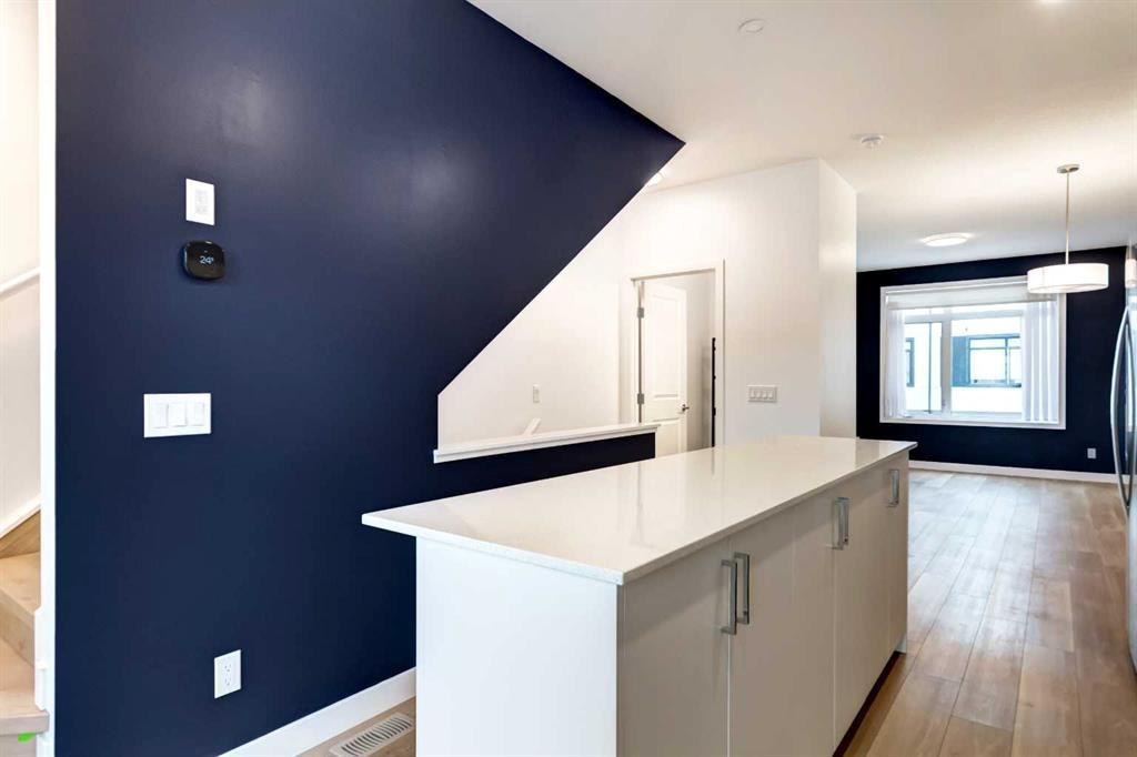 8524 21 Avenue Se, Calgary, AB - Indoor Photo Showing Other Room