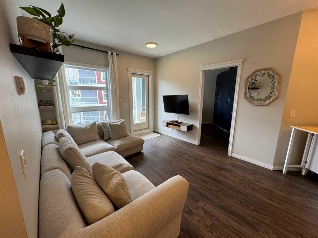 343-333 Riverfront Avenue Se, Calgary, AB - Indoor Photo Showing Living Room