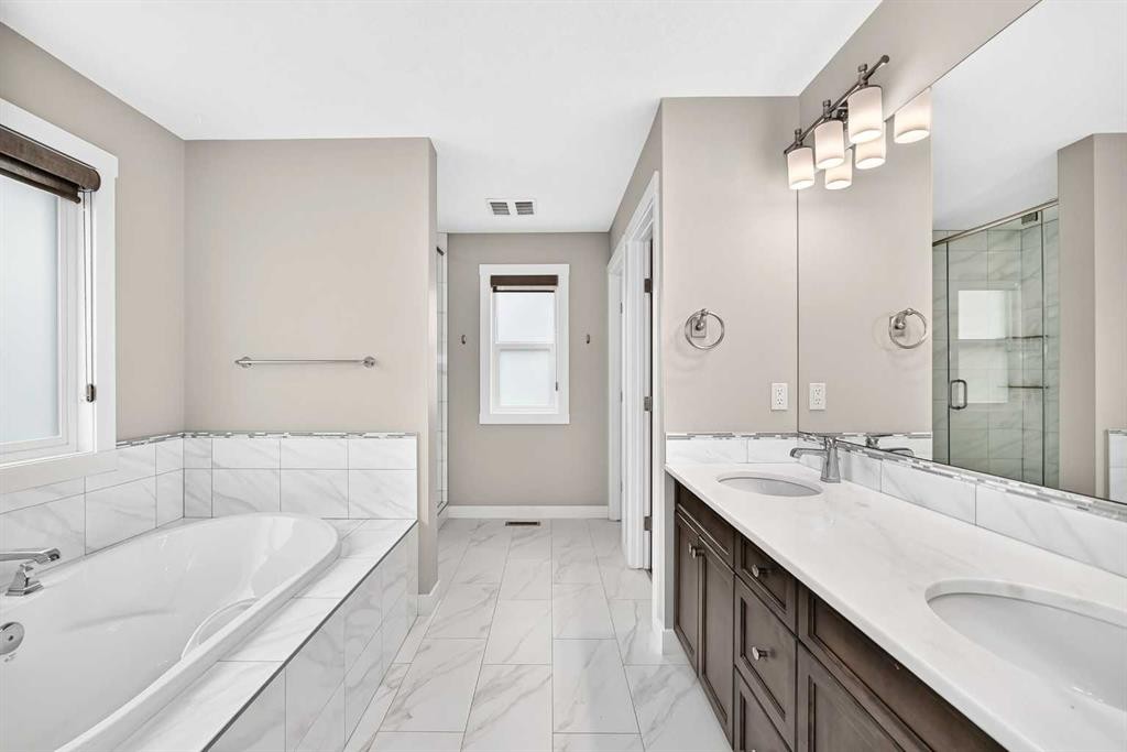 143 Stonemere Green, Chestermere, AB - Indoor Photo Showing Bathroom