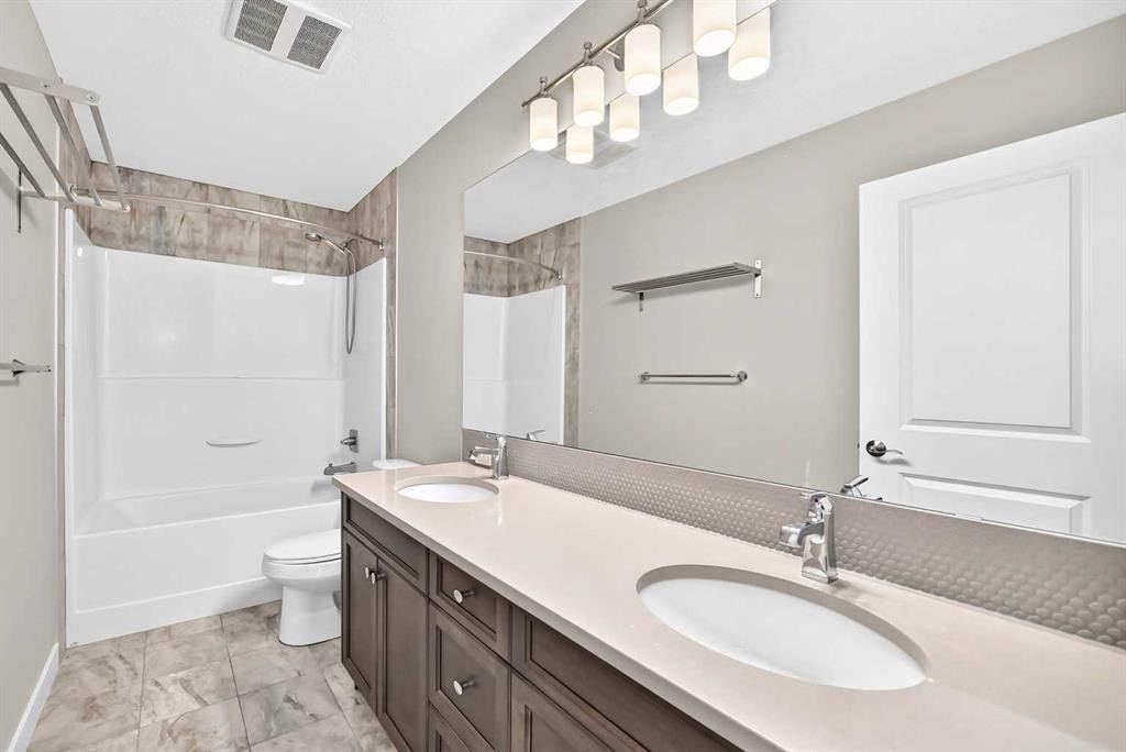 143 Stonemere Green, Chestermere, AB - Indoor Photo Showing Bathroom