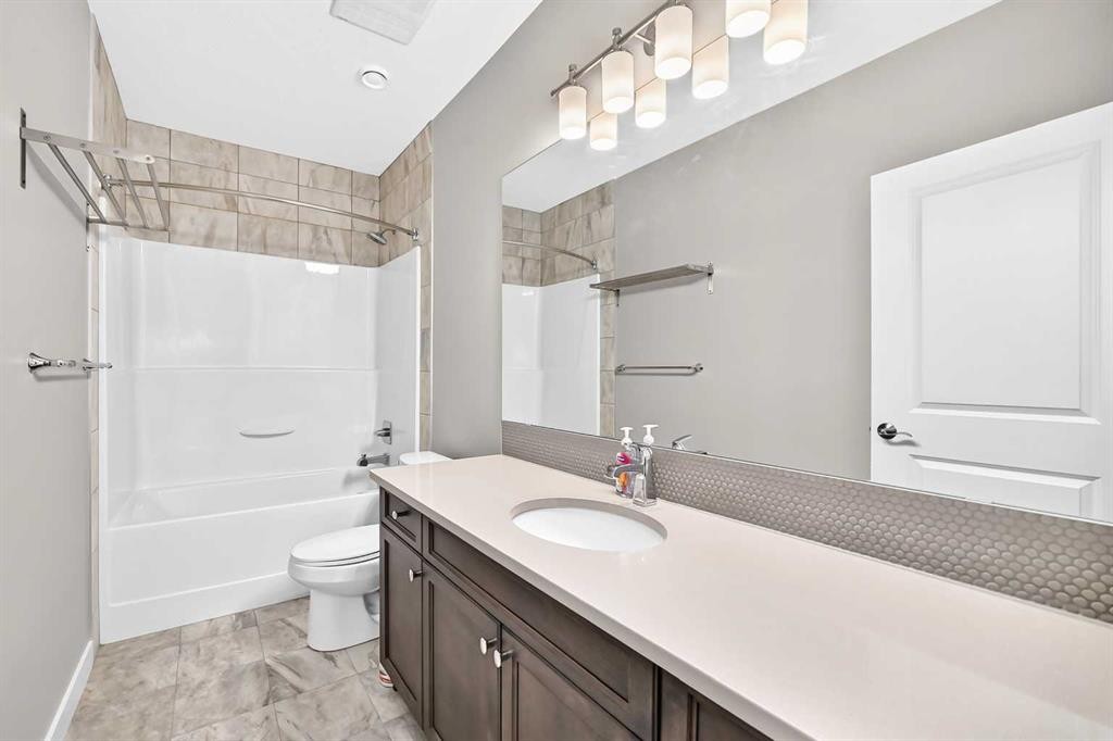 143 Stonemere Green, Chestermere, AB - Indoor Photo Showing Bathroom
