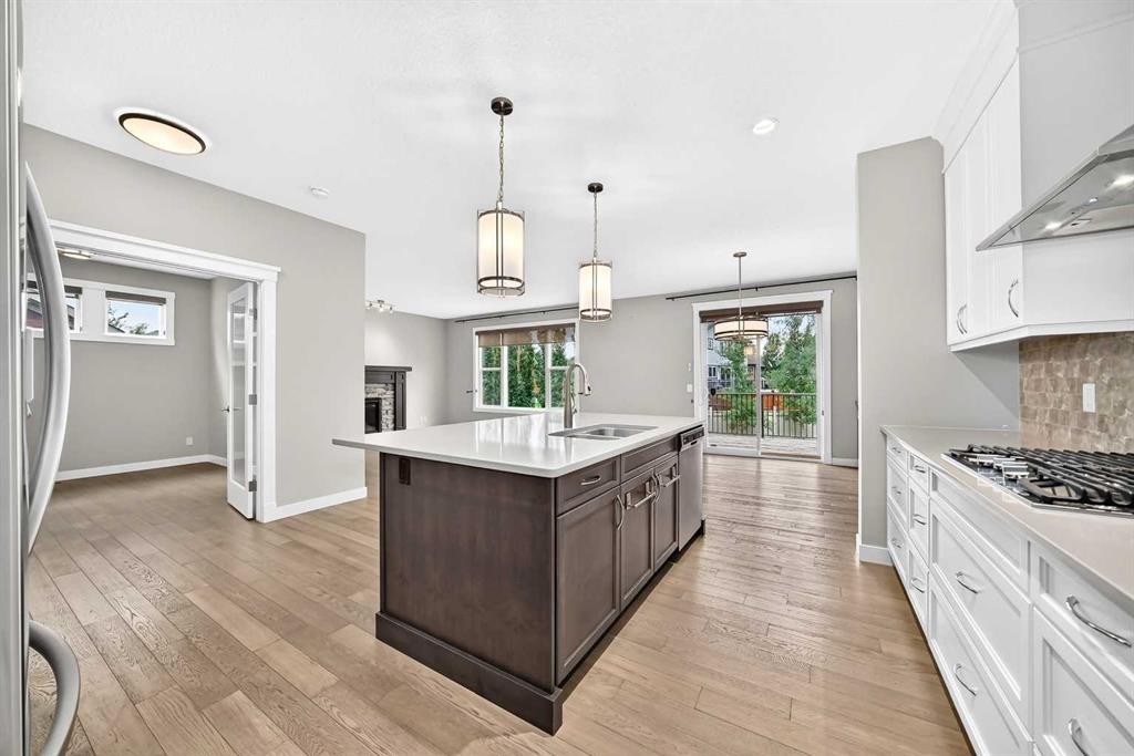 143 Stonemere Green, Chestermere, AB - Indoor Photo Showing Kitchen With Upgraded Kitchen