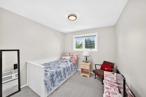 9120 48 Avenue Nw, Calgary, AB - Indoor Photo Showing Bedroom
