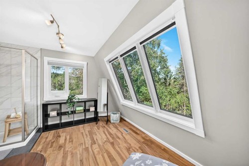 9120 48 Avenue Nw, Calgary, AB - Indoor Photo Showing Other Room