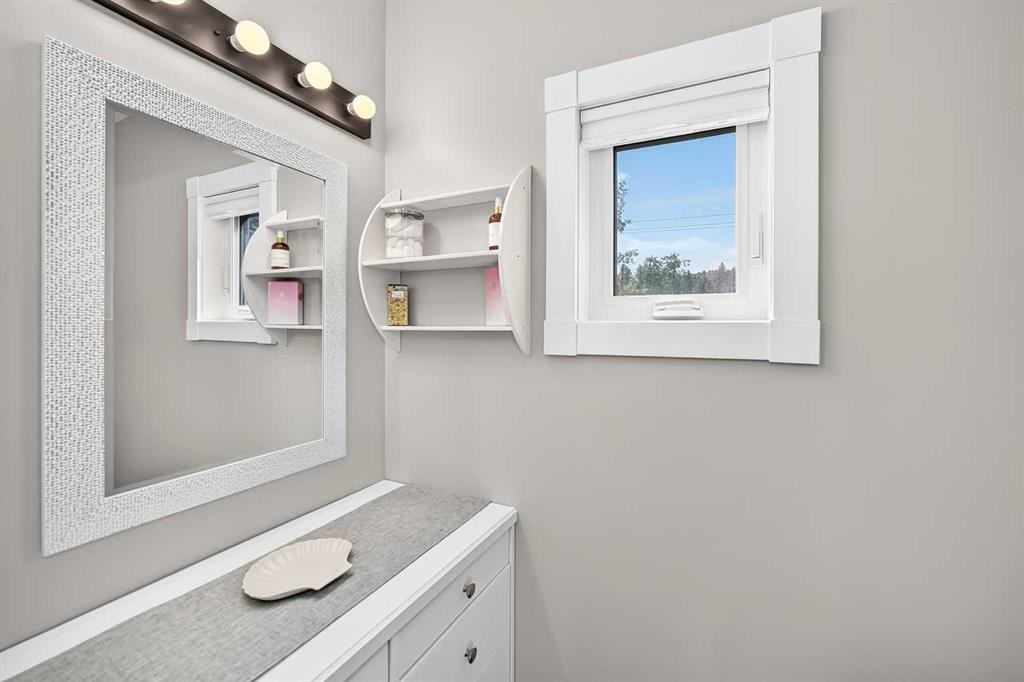 9120 48 Avenue Nw, Calgary, AB - Indoor Photo Showing Other Room