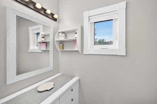9120 48 Avenue Nw, Calgary, AB - Indoor Photo Showing Other Room