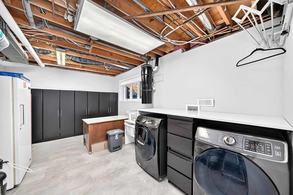 9120 48 Avenue Nw, Calgary, AB - Indoor Photo Showing Laundry Room