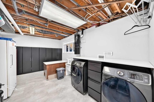 9120 48 Avenue Nw, Calgary, AB - Indoor Photo Showing Laundry Room