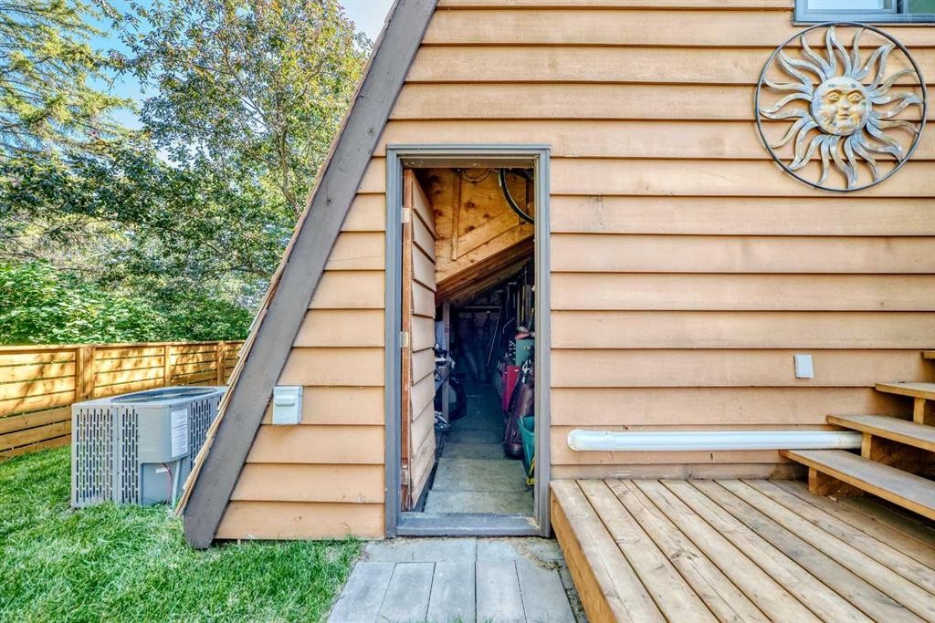 9120 48 Avenue Nw, Calgary, AB - Outdoor