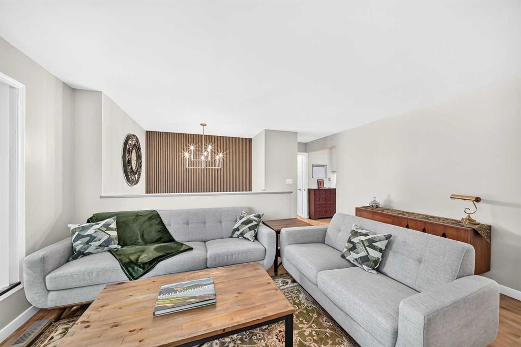 9120 48 Avenue Nw, Calgary, AB - Indoor Photo Showing Living Room