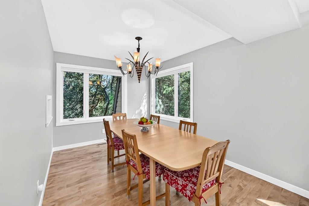 9120 48 Avenue Nw, Calgary, AB - Indoor Photo Showing Dining Room
