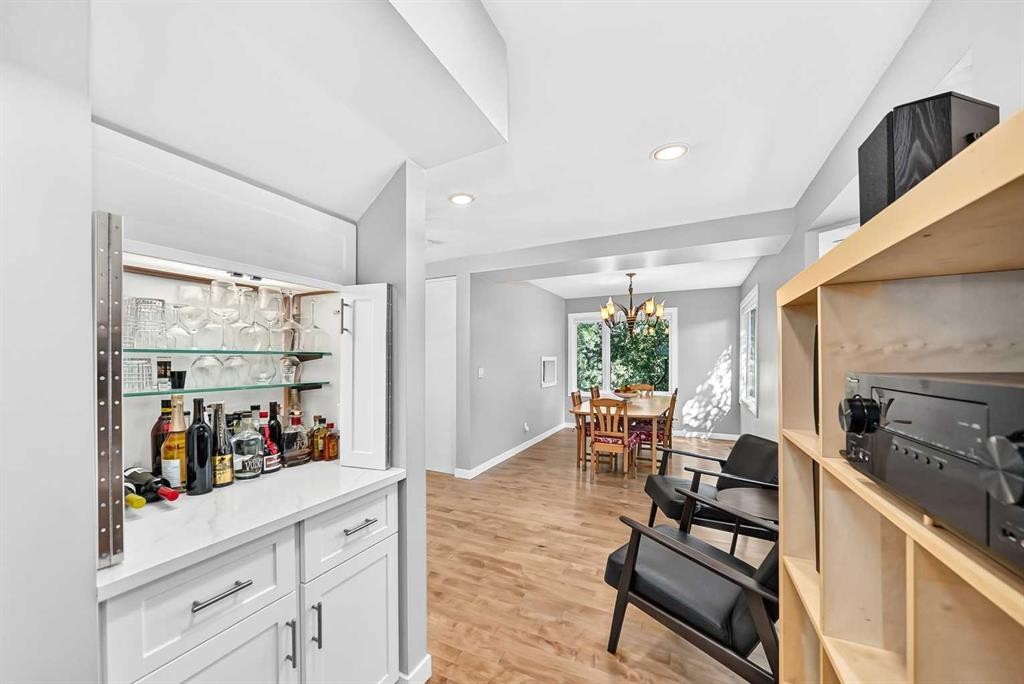 9120 48 Avenue Nw, Calgary, AB - Indoor Photo Showing Other Room