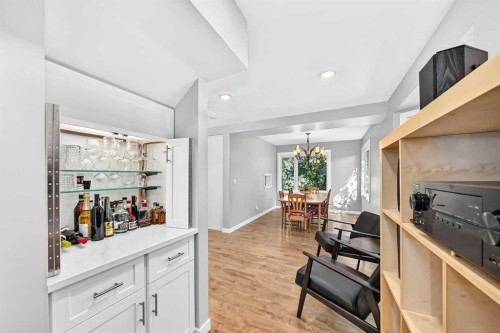 9120 48 Avenue Nw, Calgary, AB - Indoor Photo Showing Other Room