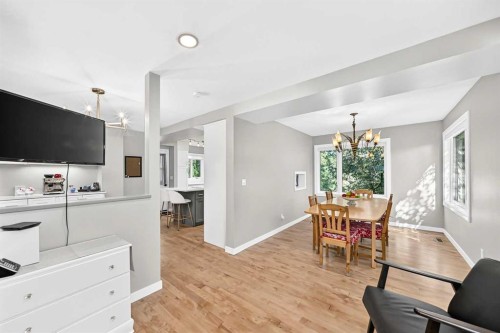 9120 48 Avenue Nw, Calgary, AB - Indoor Photo Showing Dining Room