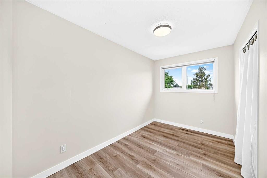 42 Rundlelawn Close Ne, Calgary, AB - Indoor Photo Showing Other Room