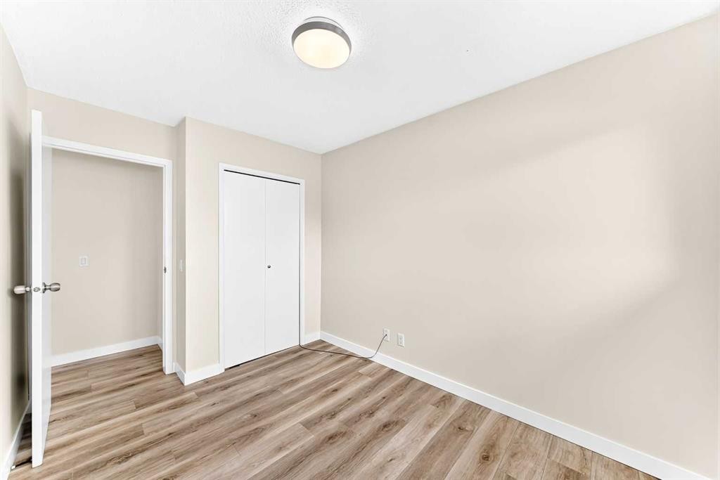 42 Rundlelawn Close Ne, Calgary, AB - Indoor Photo Showing Other Room