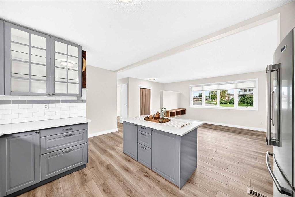 42 Rundlelawn Close Ne, Calgary, AB - Indoor Photo Showing Kitchen
