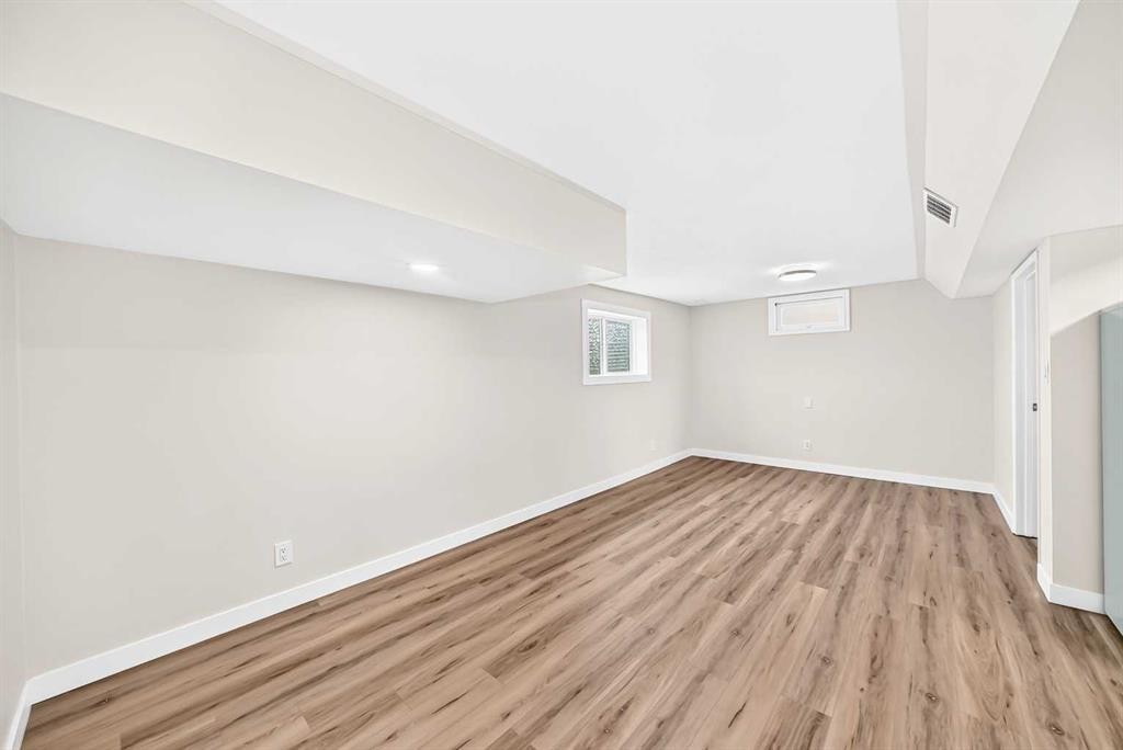 42 Rundlelawn Close Ne, Calgary, AB - Indoor Photo Showing Other Room