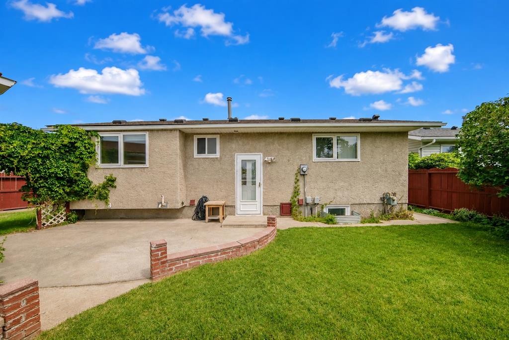 42 Rundlelawn Close Ne, Calgary, AB - Outdoor