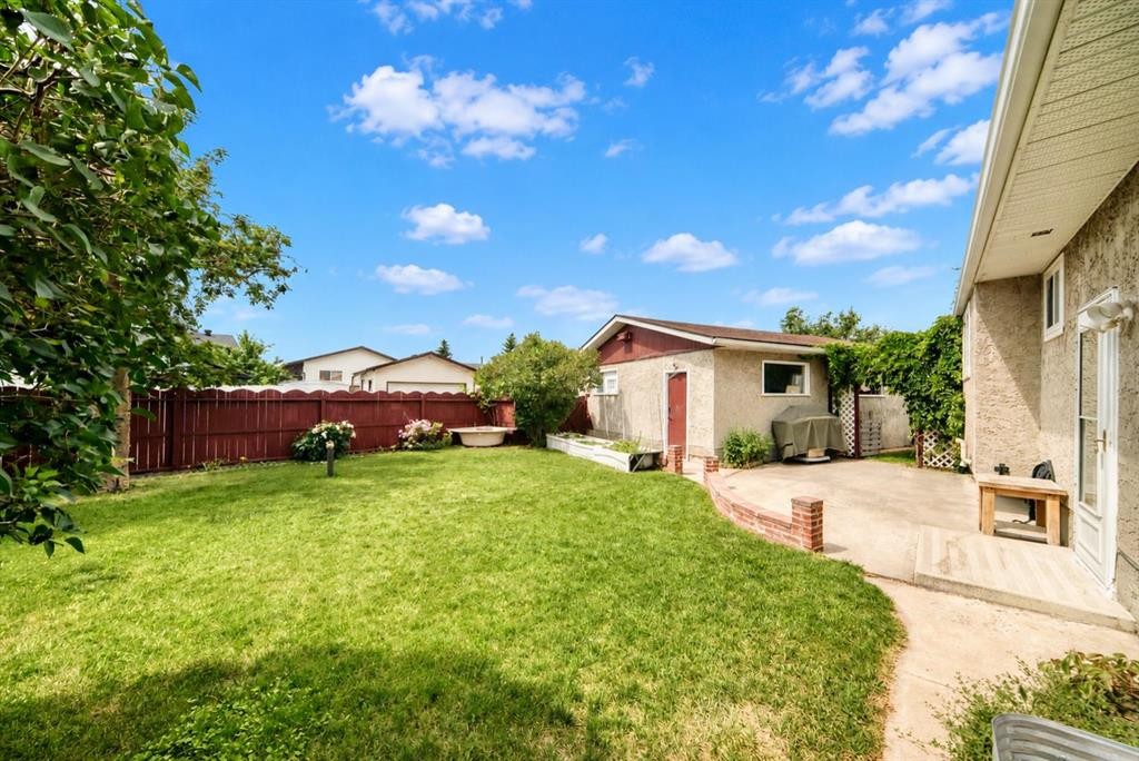 42 Rundlelawn Close Ne, Calgary, AB - Outdoor