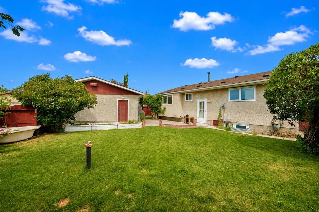42 Rundlelawn Close Ne, Calgary, AB - Outdoor