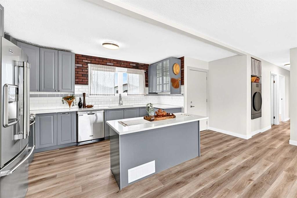 42 Rundlelawn Close Ne, Calgary, AB - Indoor Photo Showing Kitchen With Stainless Steel Kitchen With Upgraded Kitchen