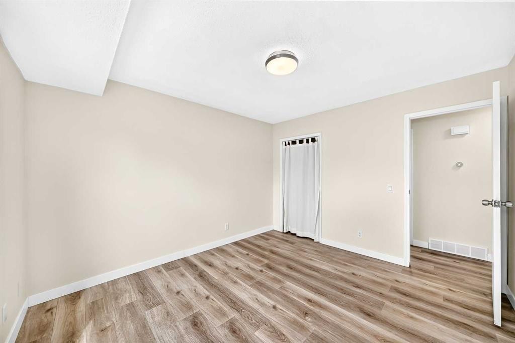 42 Rundlelawn Close Ne, Calgary, AB - Indoor Photo Showing Other Room